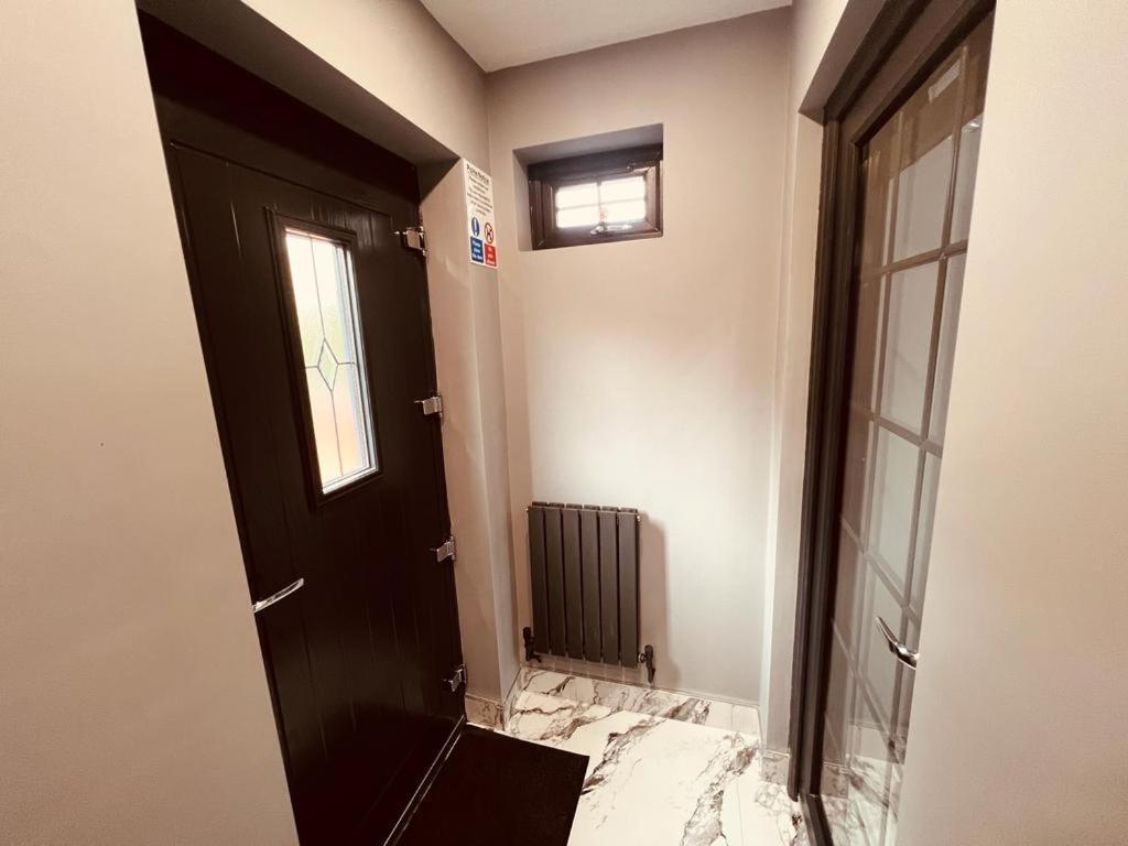 Urban Escape *4 Bedroom House* With Free Parking Birmingham Exterior photo