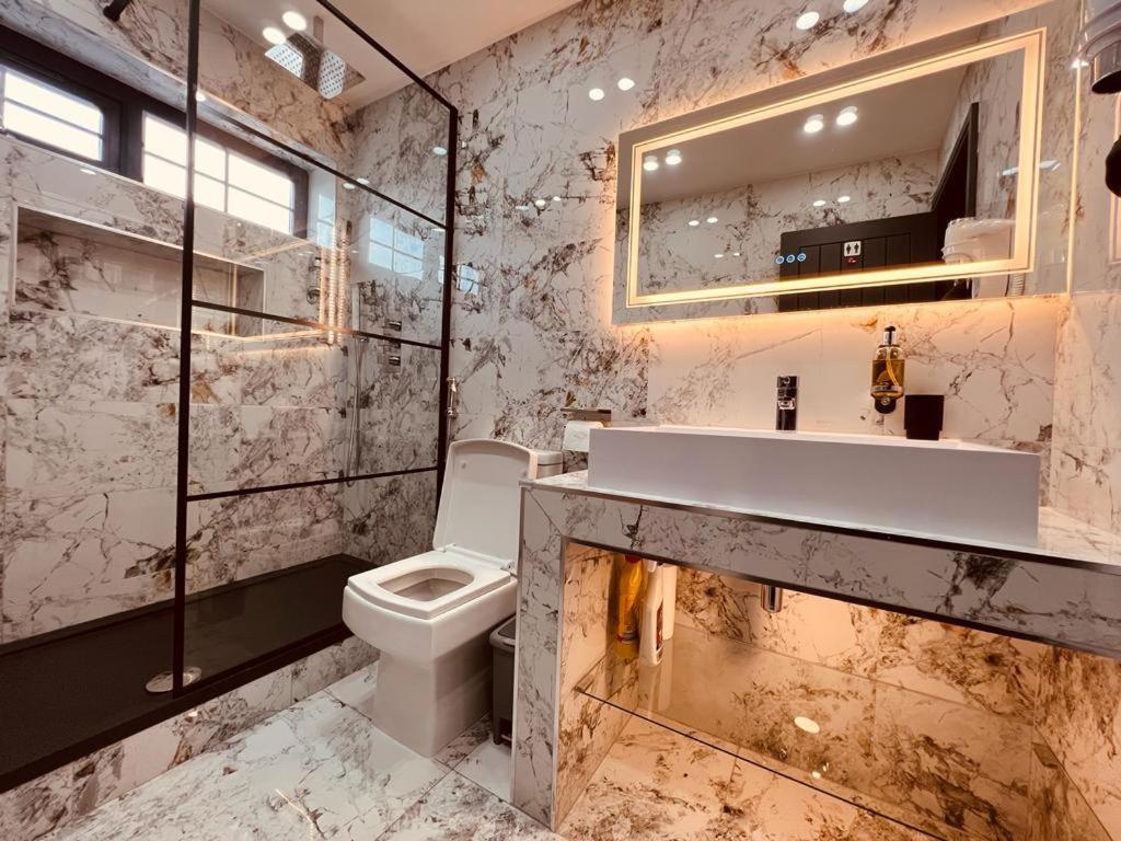Urban Escape *4 Bedroom House* With Free Parking Birmingham Exterior photo